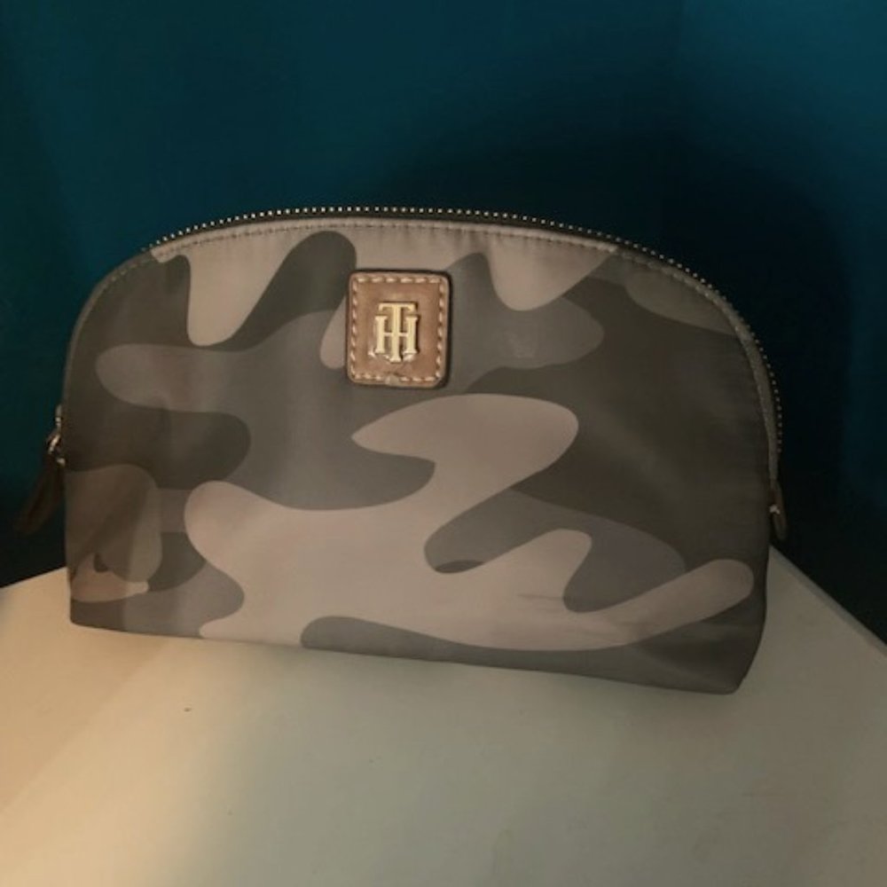 Tommy Hilfiger Camo Cosmetic Bag/Pouch